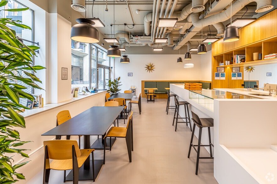 60 Cannon St, London to rent - Interior Photo - Image 2 of 17