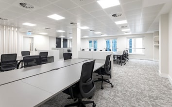 123 Pall Mall, London to rent Interior Photo- Image 1 of 4