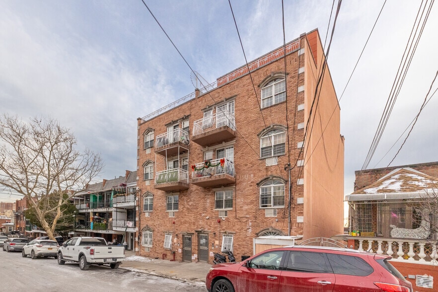 5626-5628 Van Cleef St portfolio of 2 properties for sale on LoopNet.co.uk - Building Photo - Image 2 of 7