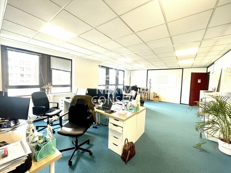 Office in Clichy to rent - Building Photo - Image 3 of 20