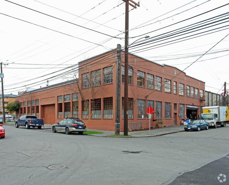 701 6th Ave N, Seattle, WA for rent - Building Photo - Image 1 of 7