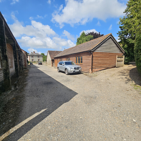 Wildham Ln, Chichester for rent - Building Photo - Image 2 of 4