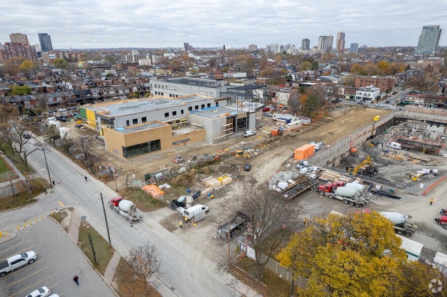 1141 Bloor St W, Toronto, ON for rent - Building Photo - Image 2 of 5