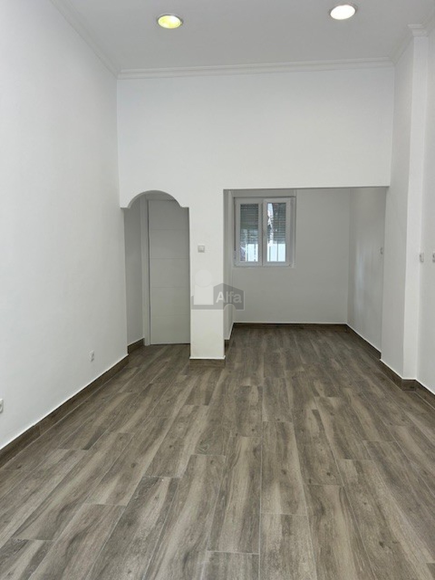 Retail in Segovia, Segovia to rent Floor Plan- Image 1 of 2