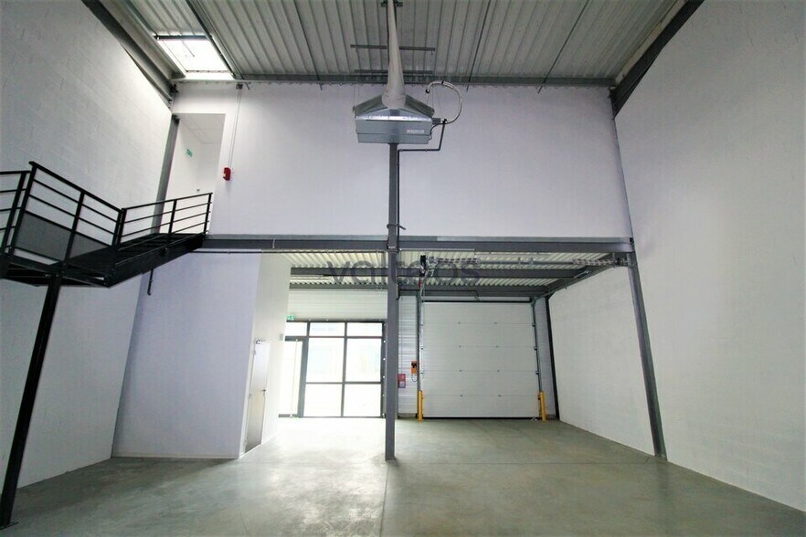 Light Industrial in Toulouse to rent - Interior Photo - Image 2 of 7