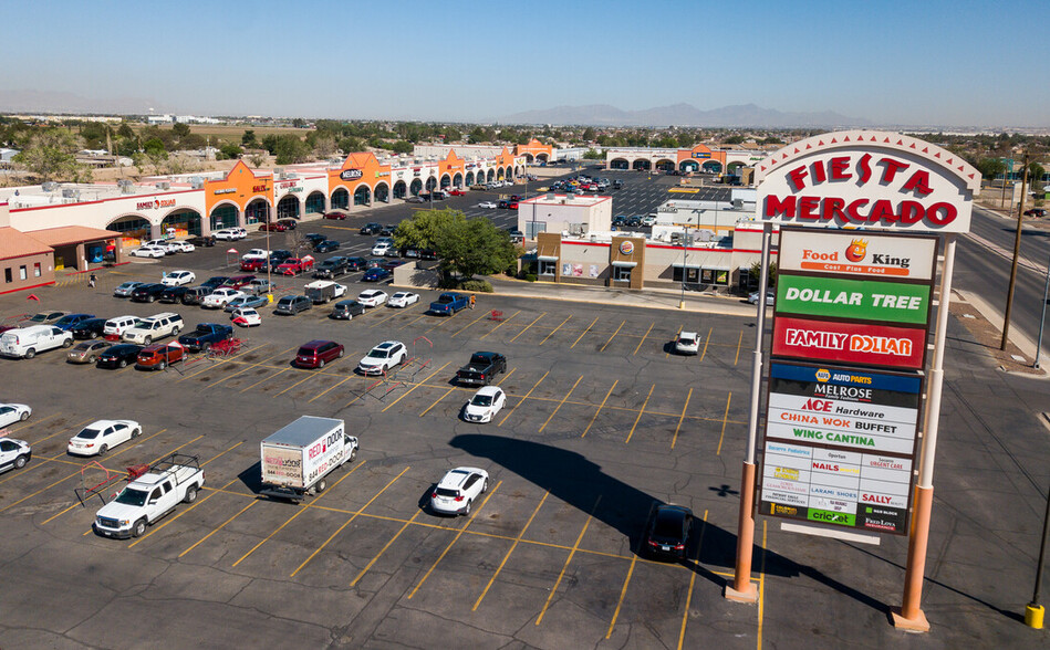 Fiesta Mercado Shopping Center portfolio of 6 properties for sale on LoopNet.co.uk - Building Photo - Image 1 of 19