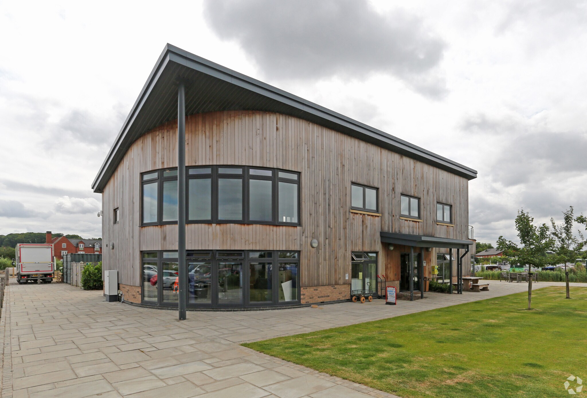 Carlton Rd, Nuneaton to rent Primary Photo- Image 1 of 6