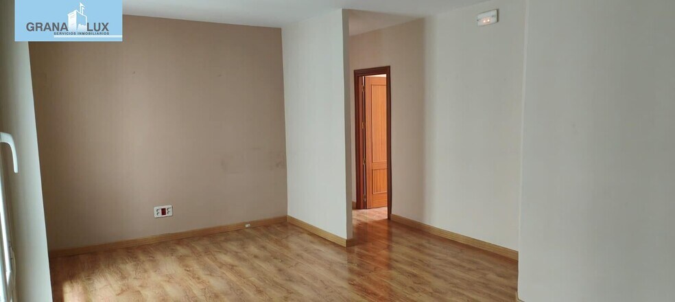 Office in Granada, Granada to rent - Interior Photo - Image 2 of 10