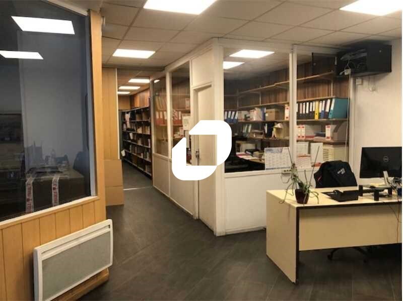 Light Industrial in Courbevoie to rent Building Photo- Image 1 of 8