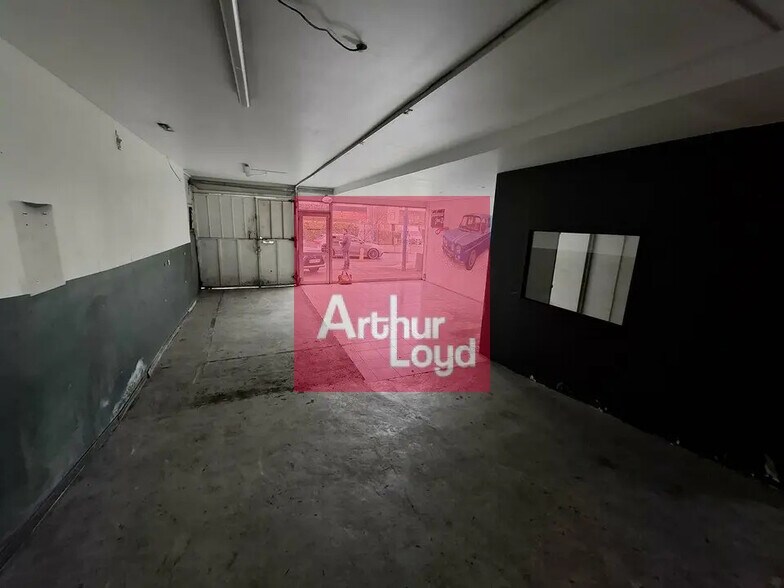 Retail in Clermont-Ferrand for sale - Interior Photo - Image 3 of 3