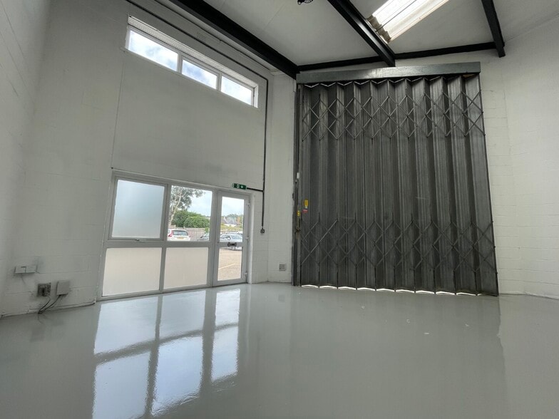Kennington Rd, Ashford to rent - Building Photo - Image 3 of 5