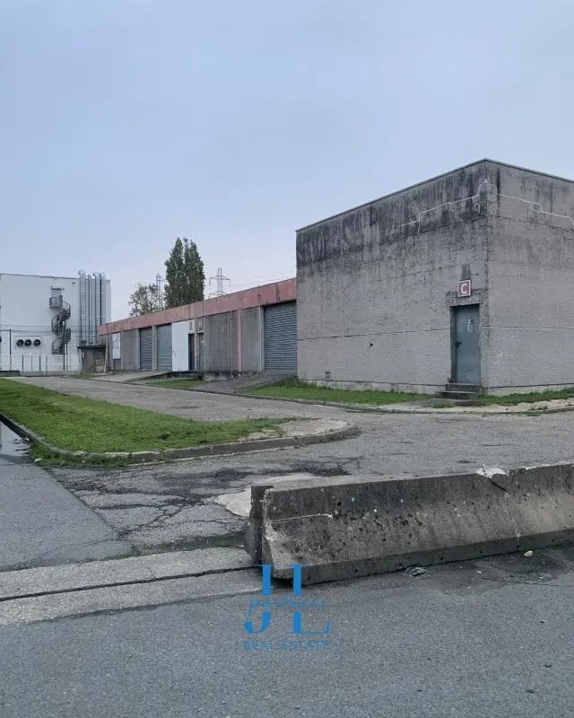 Location Entrepôt 120 m² - Photo 1
