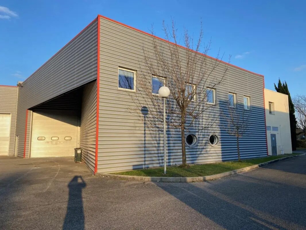 Office in Saint-Priest to rent Building Photo- Image 1 of 7