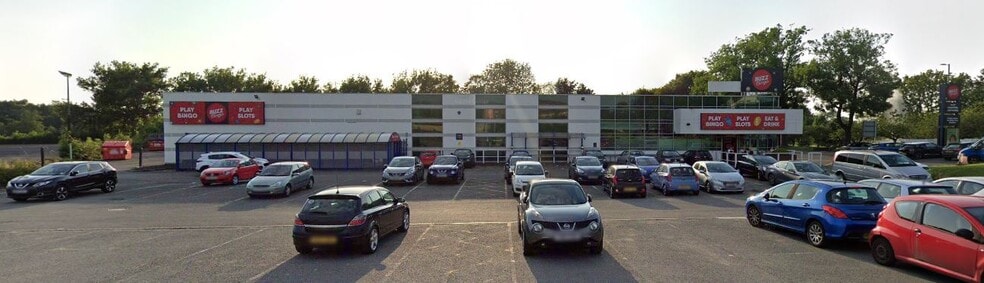 Kirkmanshulme Ln, Manchester to rent - Building Photo - Image 1 of 3