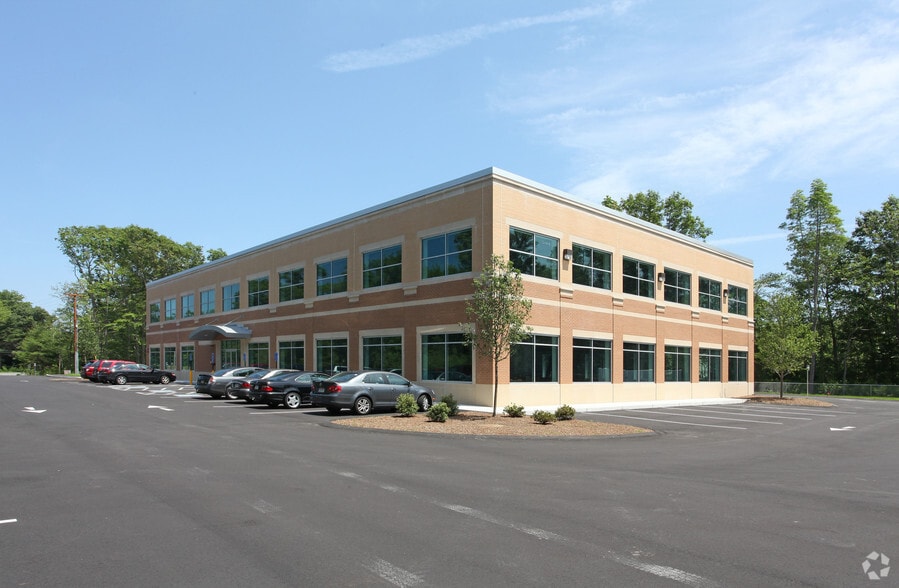 302 Weymouth St, Rockland, MA to rent - Primary Photo - Image 3 of 17