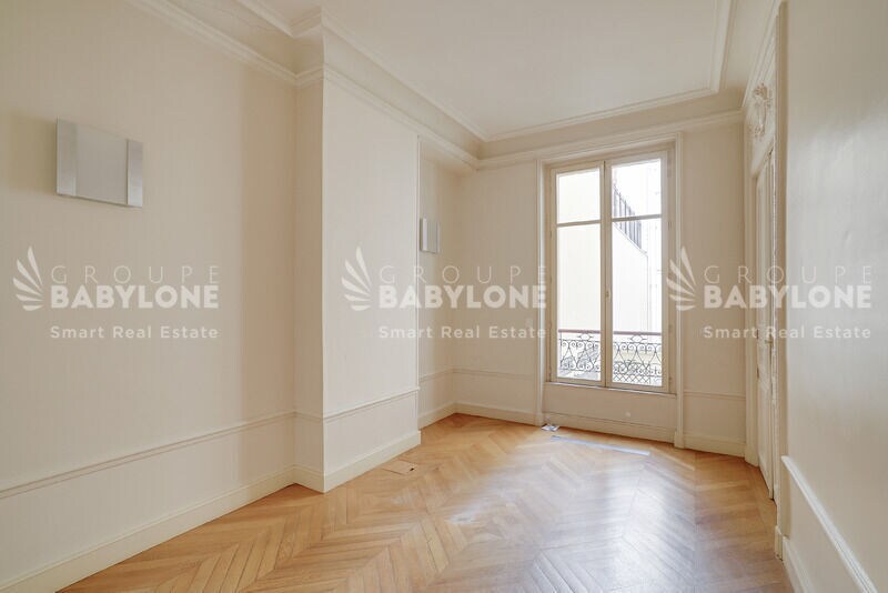 Office in Paris for sale - Interior Photo - Image 2 of 5