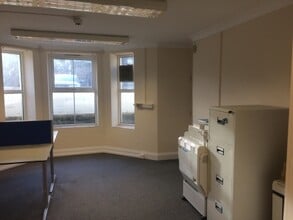 19-20 Gold Tops, Newport to rent Interior Photo- Image 2 of 2