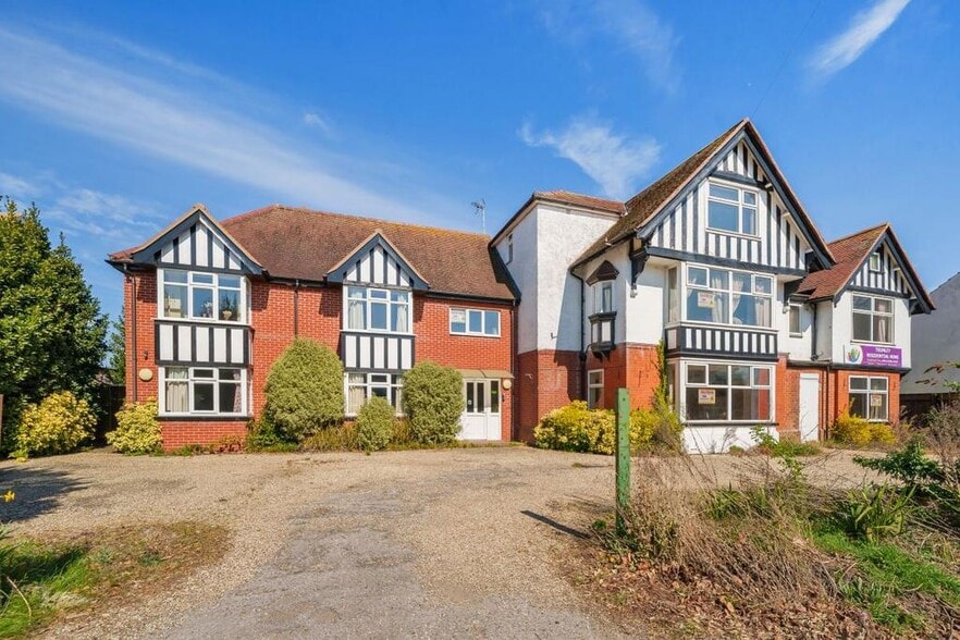 58 High Rd, Felixstowe for sale - Building Photo - Image 2 of 29