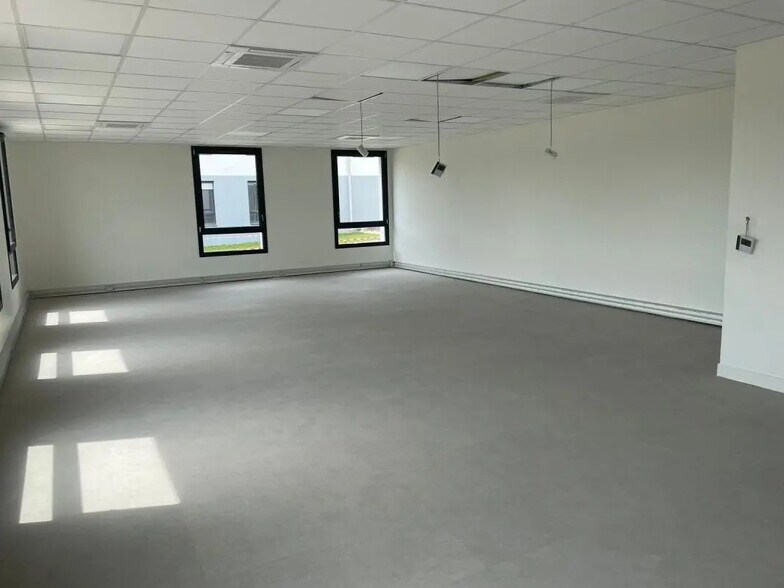 Office in Fontaine-lès-Dijon for sale - Interior Photo - Image 3 of 8