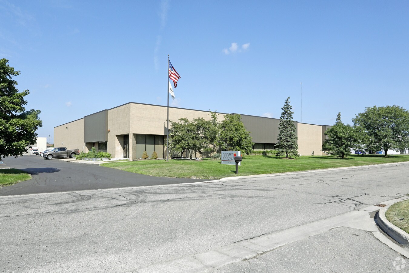 1775 Bellingham Dr, Troy 48083 Light Industrial For Sale