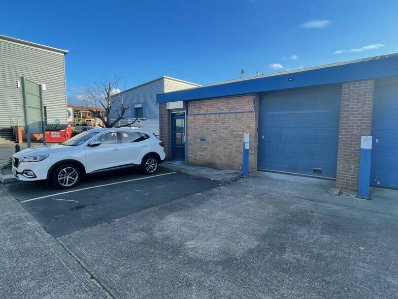 861-874 Plymouth Rd, Slough to rent - Building Photo - Image 3 of 8