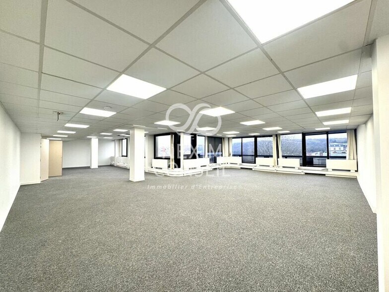 Office in Saint-Cloud to rent - Interior Photo - Image 2 of 8