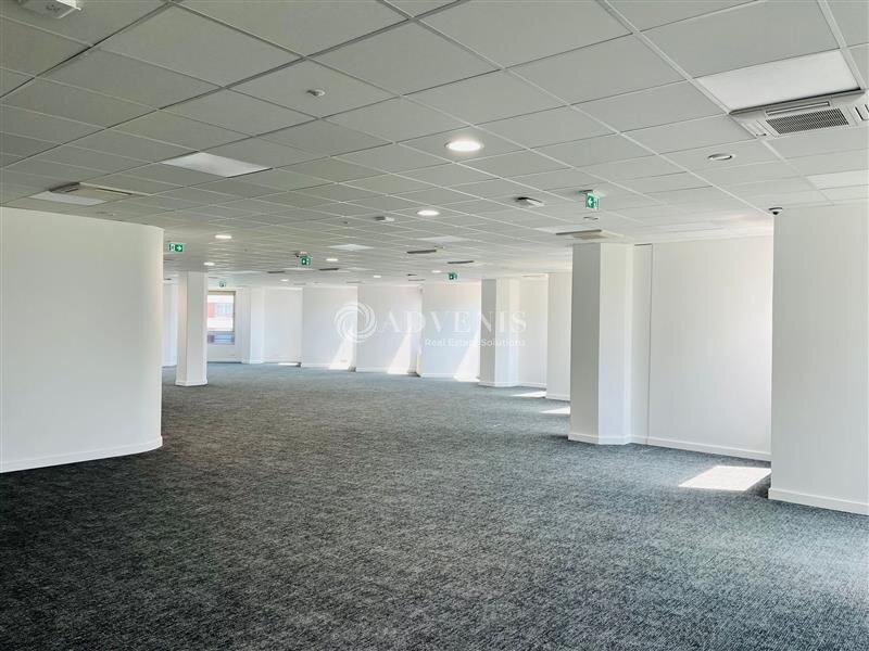 Office in Noisy-le-Grand to rent Building Photo- Image 1 of 7