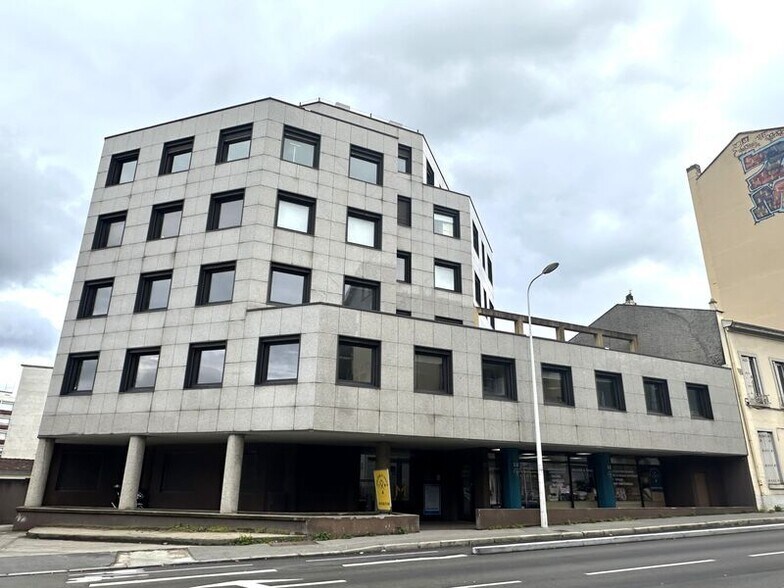 Office in Lyon to rent - Building Photo - Image 2 of 5