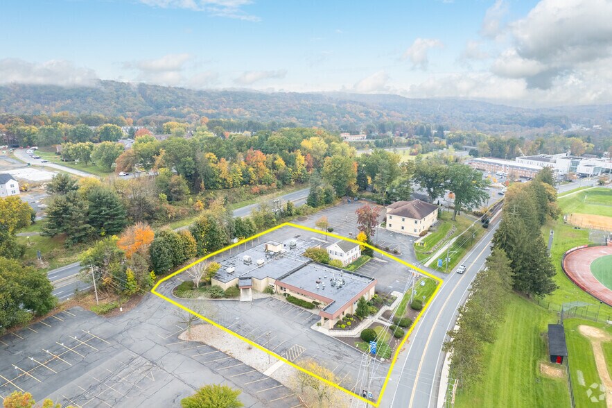 239 E Brown St, East Stroudsburg, PA for sale - Aerial - Image 3 of 36