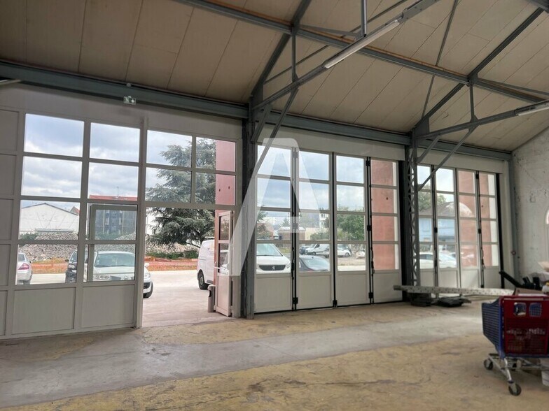 Light Industrial in Ivry-sur-Seine to rent - Interior Photo - Image 3 of 9