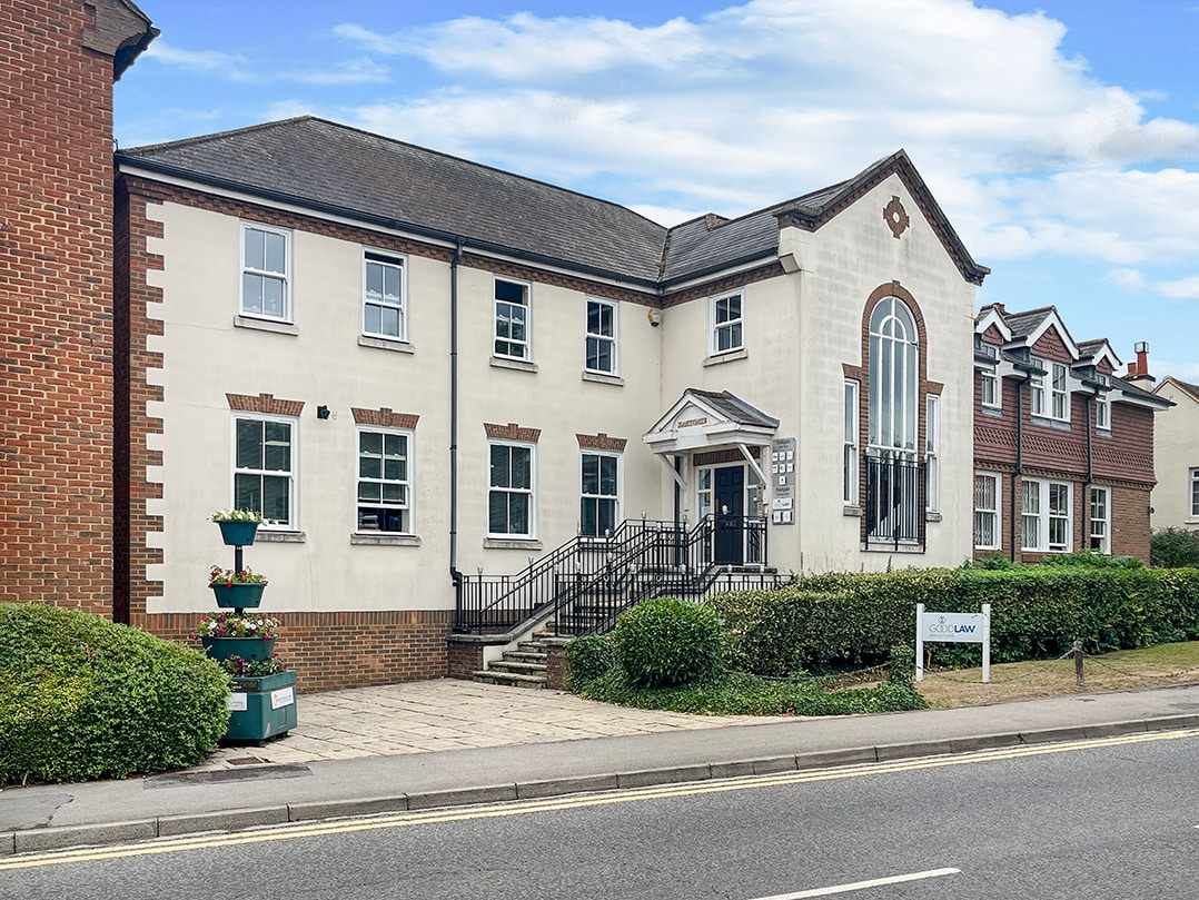 Dogflud Way, Farnham to rent Building Photo- Image 1 of 9