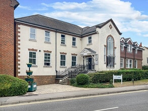 Dogflud Way, Farnham to rent Building Photo- Image 1 of 9