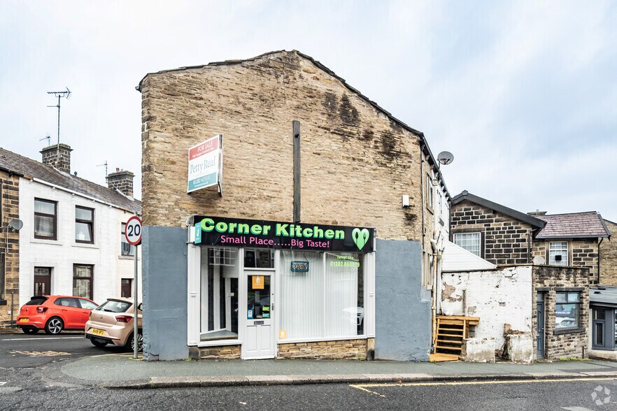 11 Skipton Rd, Colne for sale - Building Photo - Image 2 of 12