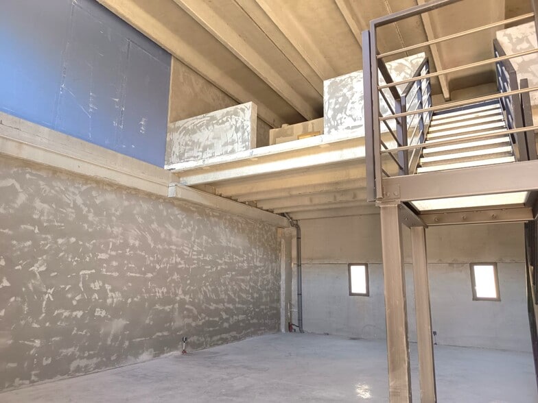 Light Industrial in La Seyne-sur-Mer to rent - Interior Photo - Image 3 of 8