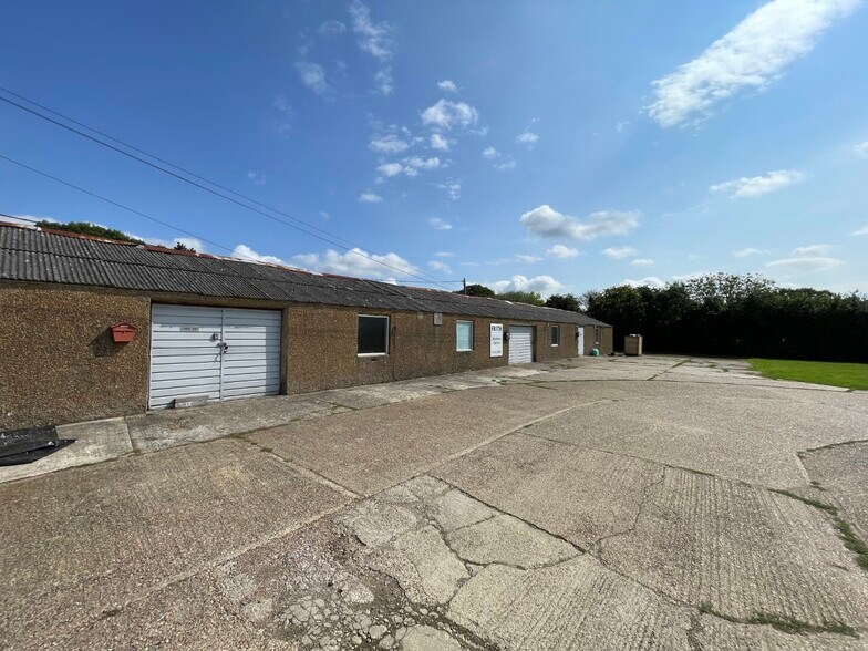 Frith Rd, Aldington to rent - Building Photo - Image 2 of 11