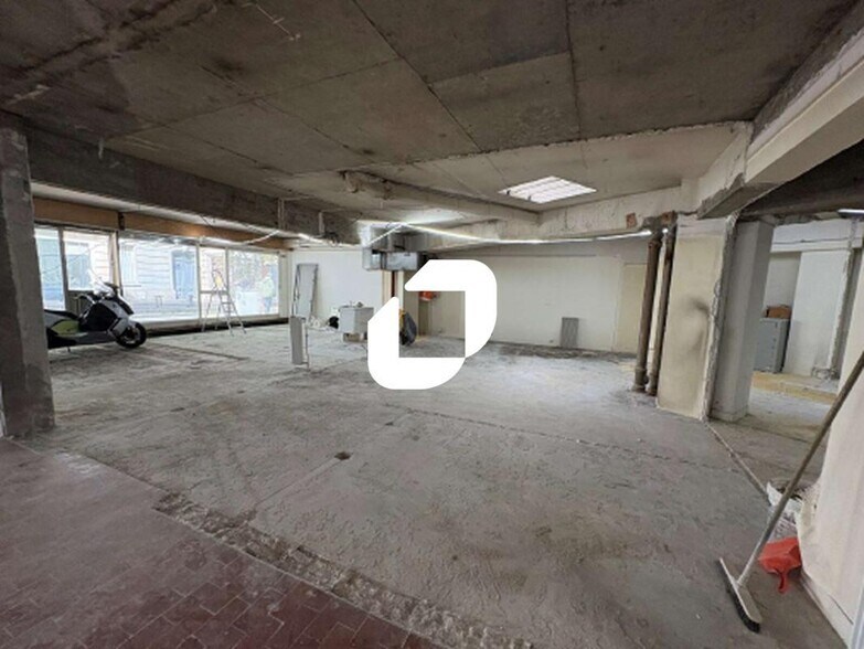 Retail in Paris for sale - Interior Photo - Image 2 of 3