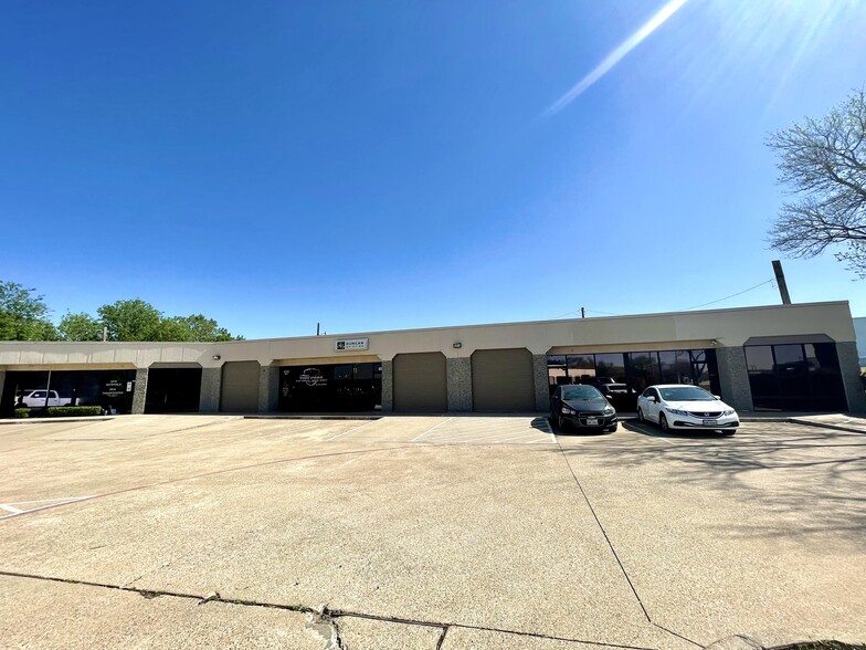 4200 N Main St, Fort Worth, TX for rent - Building Photo - Image 3 of 11