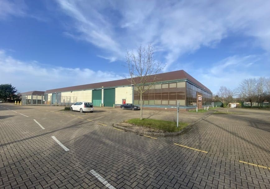 552 Fairlie Rd, Slough to rent Building Photo- Image 1 of 11