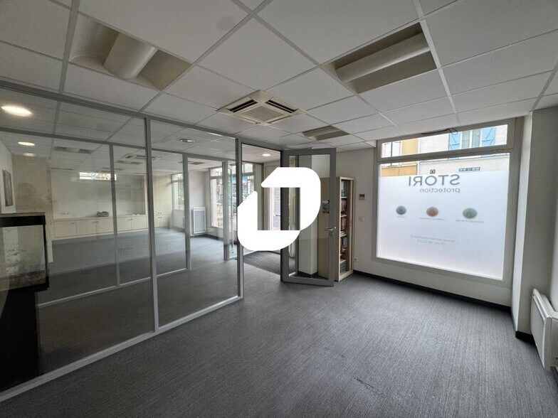 Office in Montrouge to rent - Interior Photo - Image 3 of 13