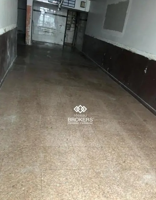 Retail in Paris to rent Interior Photo- Image 1 of 2