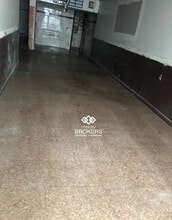 Retail in Paris to rent Interior Photo- Image 1 of 2