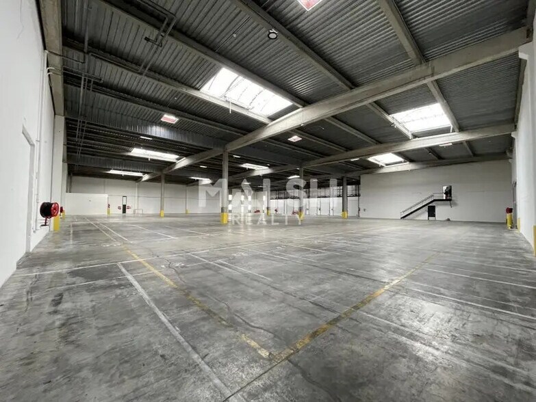 Light Industrial in Corbas to rent - Building Photo - Image 3 of 13