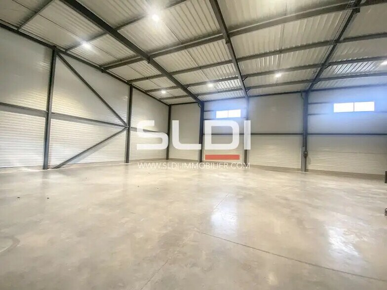 Light Industrial in Chassieu to rent - Building Photo - Image 3 of 13