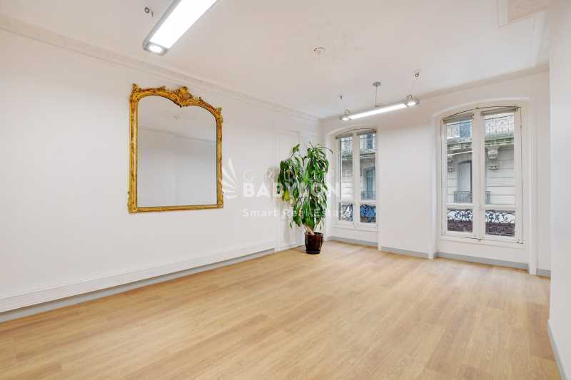 Industrial in Paris to rent - Interior Photo - Image 2 of 6