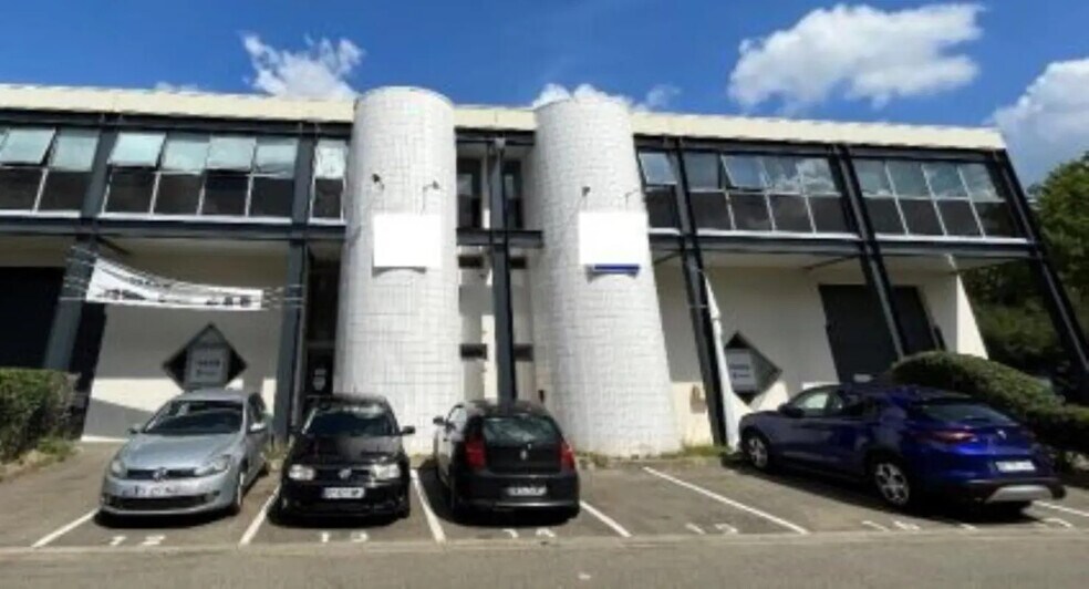 Light Industrial in Élancourt to rent - Building Photo - Image 3 of 4