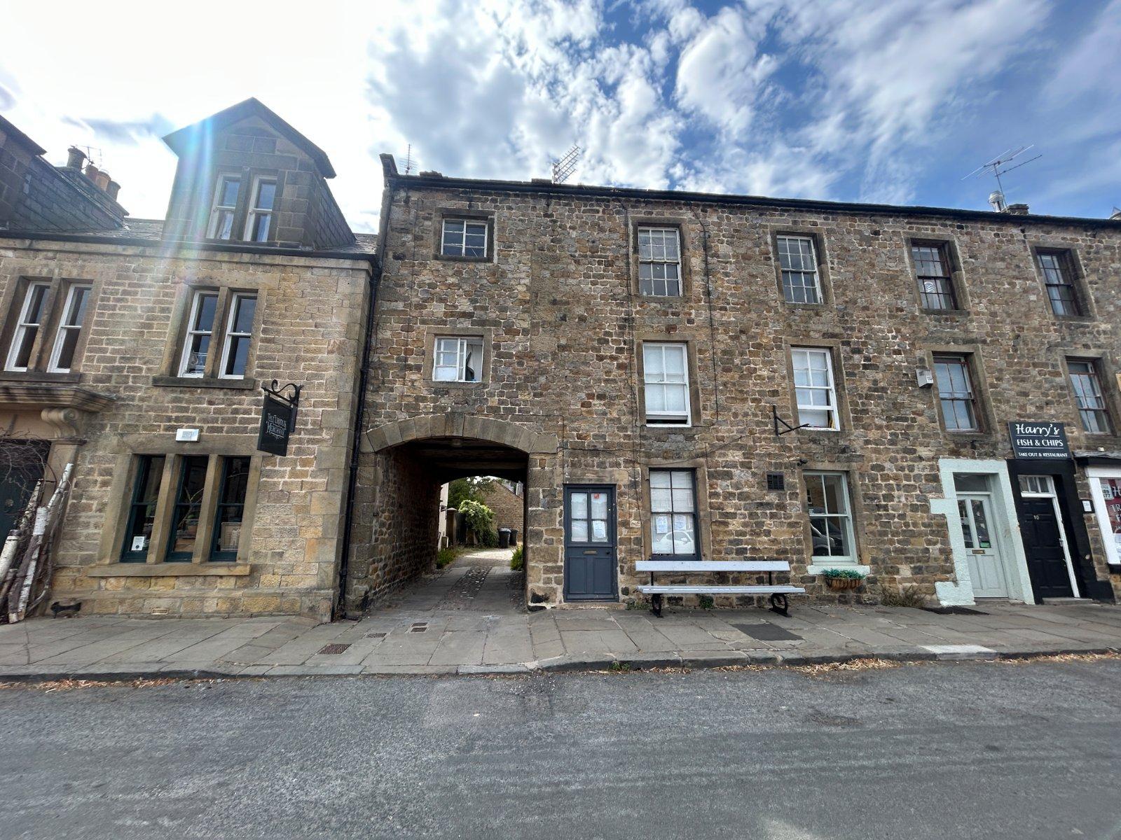 14 Market Pl, Ripon to rent Primary Photo- Image 1 of 2