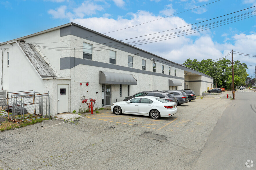 125 Jackson Ave, Edison, NJ for rent - Primary Photo - Image 1 of 8