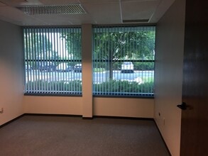 27475 Ferry Rd, Warrenville, IL to rent Interior Photo- Image 2 of 3