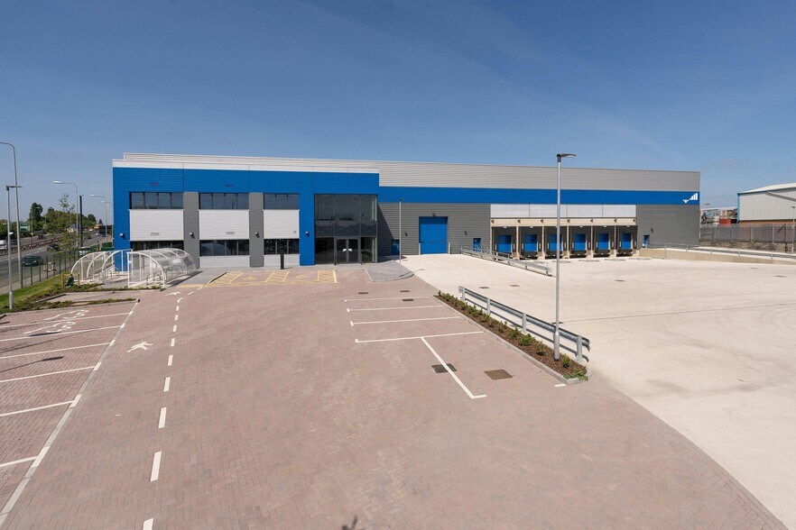 6 Alfreds Way, Barking to rent - Building Photo - Image 2 of 34