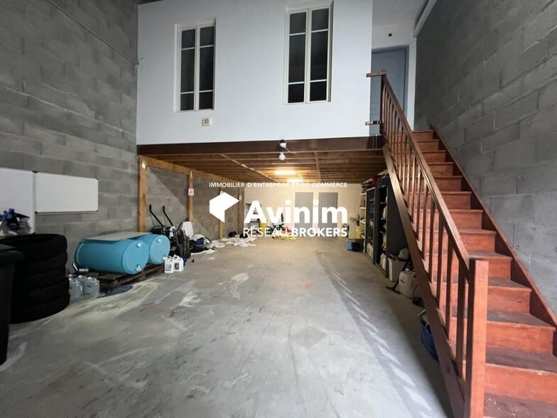 Light Industrial in Tignieu-Jameyzieu to rent - Interior Photo - Image 2 of 9